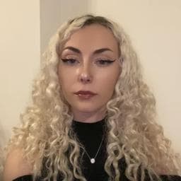 Ana C poza de pe Taskuri.ro