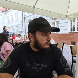 Stefan I poza de pe Taskuri.ro