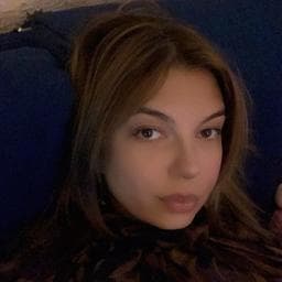 Oana Z poza de pe Taskuri.ro