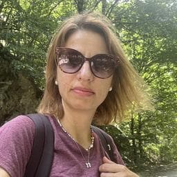 Ruxandra N poza de pe Taskuri.ro