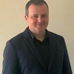 Iulian D poza de pe Taskuri.ro