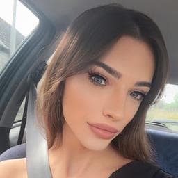 Patricia D poza de pe Taskuri.ro