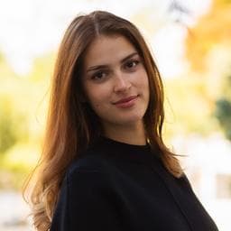 Raluca T poza de pe Taskuri.ro