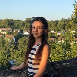 Laura M poza de pe Taskuri.ro