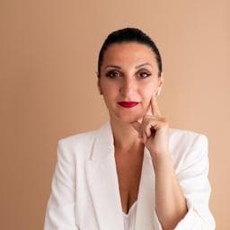 Ruxandra U poza de pe Taskuri.ro