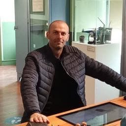 Profilul lui Valentin D