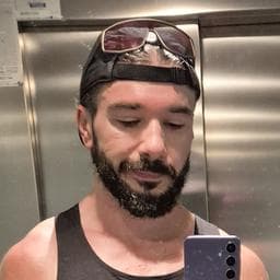 Adrian S poza de pe Taskuri.ro