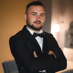 Vasile S poza de pe Taskuri.ro