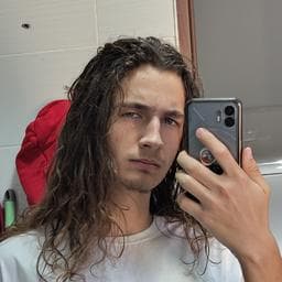 Andrei C poza de pe Taskuri.ro