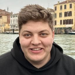 Stefan S poza de pe Taskuri.ro