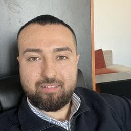 Daniel P poza de pe Taskuri.ro