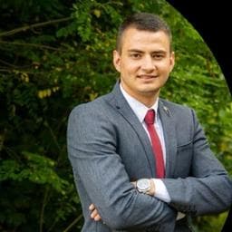 Catrinel B poza de pe Taskuri.ro