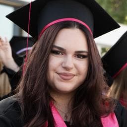 Ana Z poza de pe Taskuri.ro