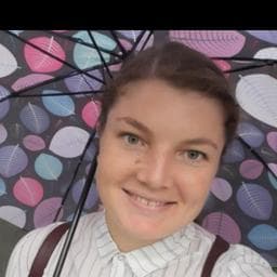 Ana C poza de pe Taskuri.ro