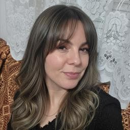 Alexandra P poza de pe Taskuri.ro