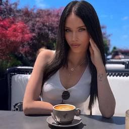 Ioana B poza de pe Taskuri.ro