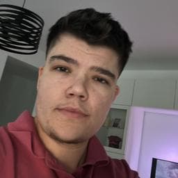 Alex C poza de pe Taskuri.ro