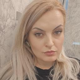 Daniela L poza de pe Taskuri.ro