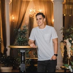 Radu stefan M poza de pe Taskuri.ro