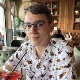 Teodor N poza de pe Taskuri.ro