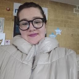 Anamaria B poza de pe Taskuri.ro