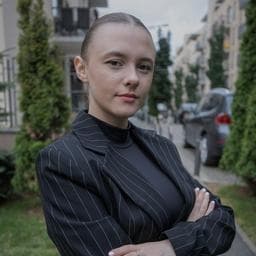 Iulia C poza de pe Taskuri.ro