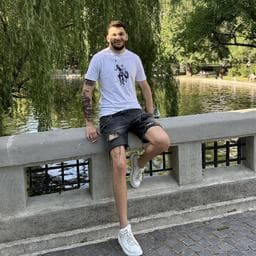 Profilul lui Alxandru T