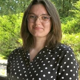 Roxana L poza de pe Taskuri.ro