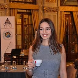 Alexa C poza de pe Taskuri.ro