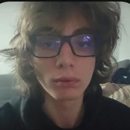 Mihail T poza de pe Taskuri.ro