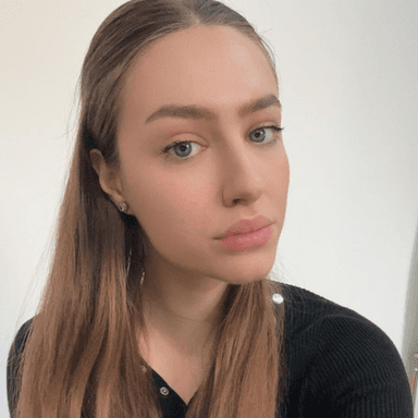 Alexandra V poza de pe Taskuri.ro