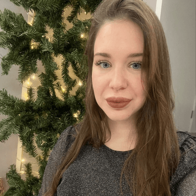 Lily N poza de pe Taskuri.ro