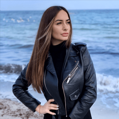 Selina Z poza de pe Taskuri.ro