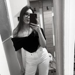 Carmen C poza de pe Taskuri.ro