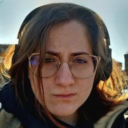 Georgiana S poza de pe Taskuri.ro