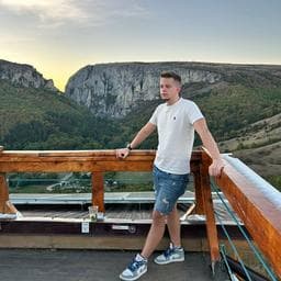Rares T poza de pe Taskuri.ro