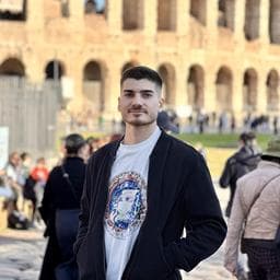 Fabian V poza de pe Taskuri.ro