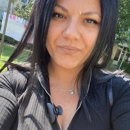 Alexandra Ş poza de pe Taskuri.ro