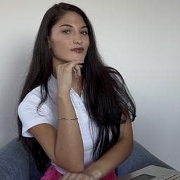 Adina B poza de pe Taskuri.ro