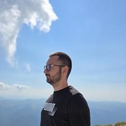 Iulian E poza de pe Taskuri.ro