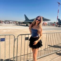 Denisa M poza de pe Taskuri.ro