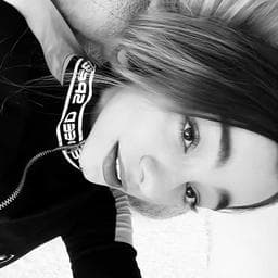 Livia V poza de pe Taskuri.ro