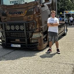 Dumitru D poza de pe Taskuri.ro