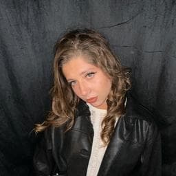 Valeria M poza de pe Taskuri.ro