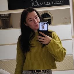 Larisa T poza de pe Taskuri.ro