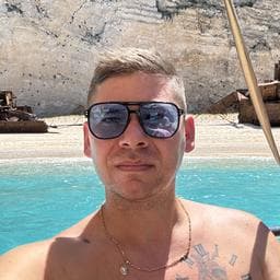 Andrei C poza de pe Taskuri.ro