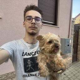 Mihnea D poza de pe Taskuri.ro