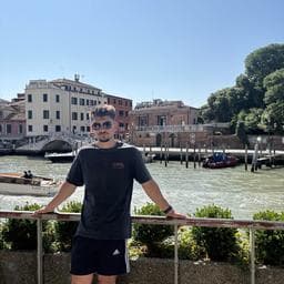 Constantin B poza de pe Taskuri.ro